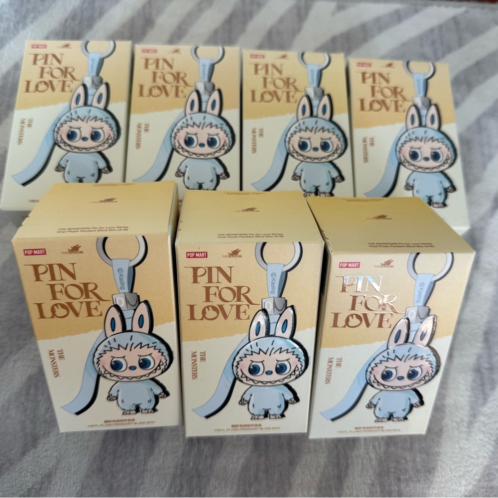 The Monsters Labubu Pin for Love A-M unopened Keychain